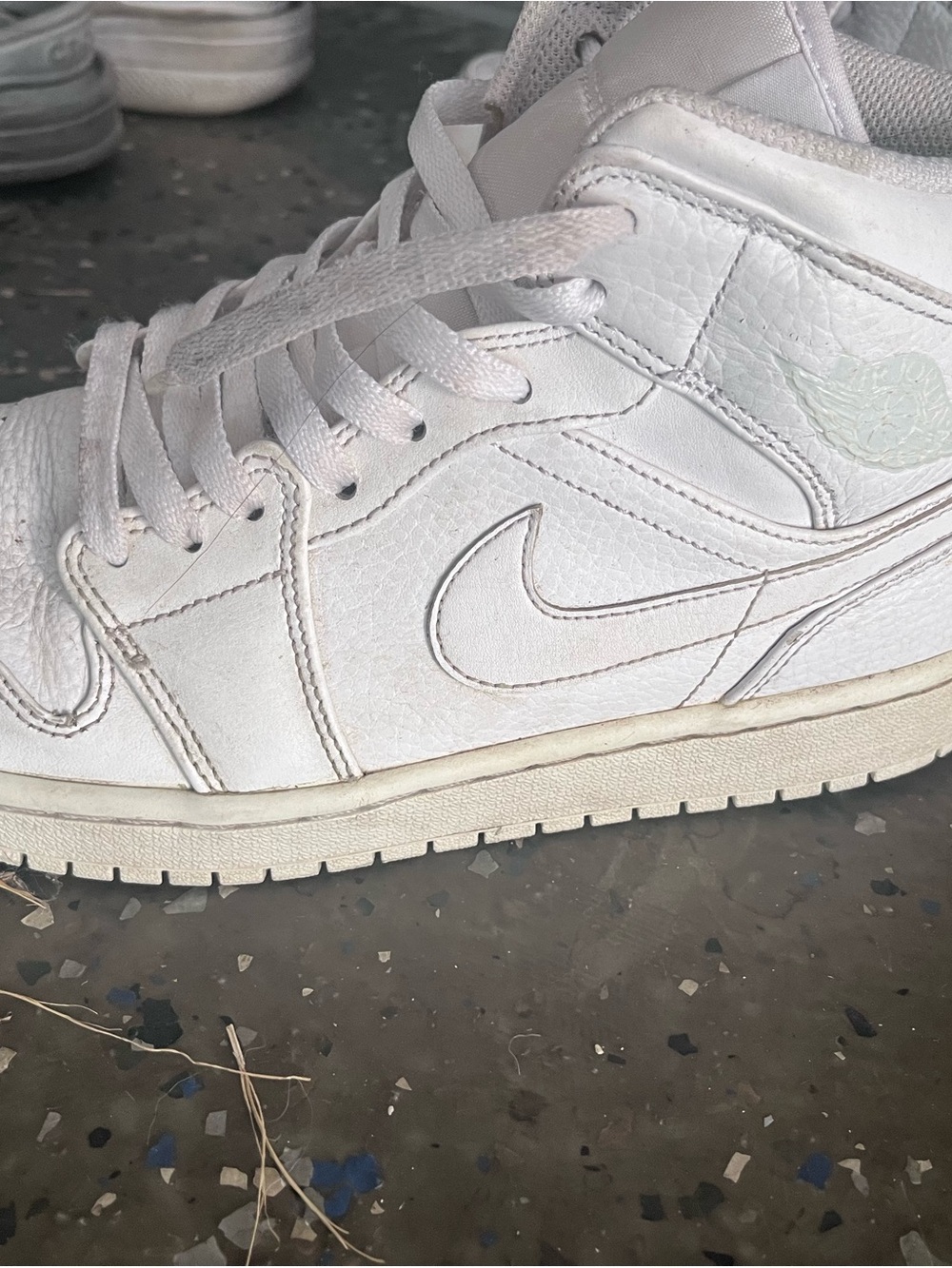 Jordan 1 triple White Mid-Top Leather Sneaker shoe athletic retro men 8.5 - Picture 7 of 12